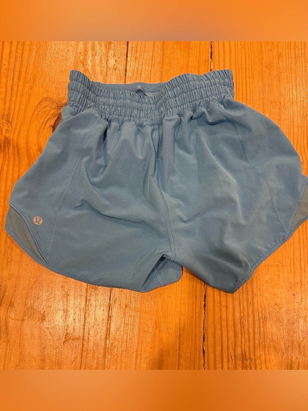 Lululemon 4” Hotty Hot size 2